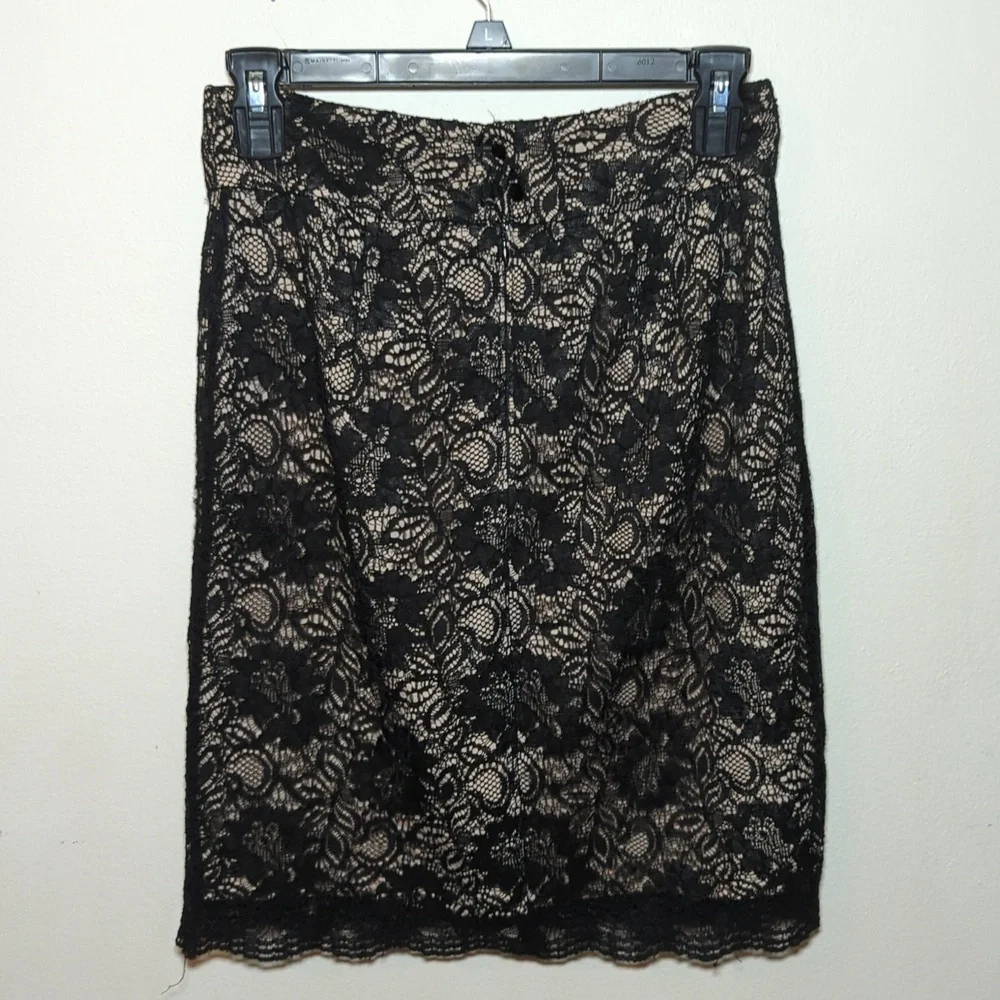 Banana Republic Black + Tan Lace Pencil Skirt Women's Size 2P - Picture 2 of 5
